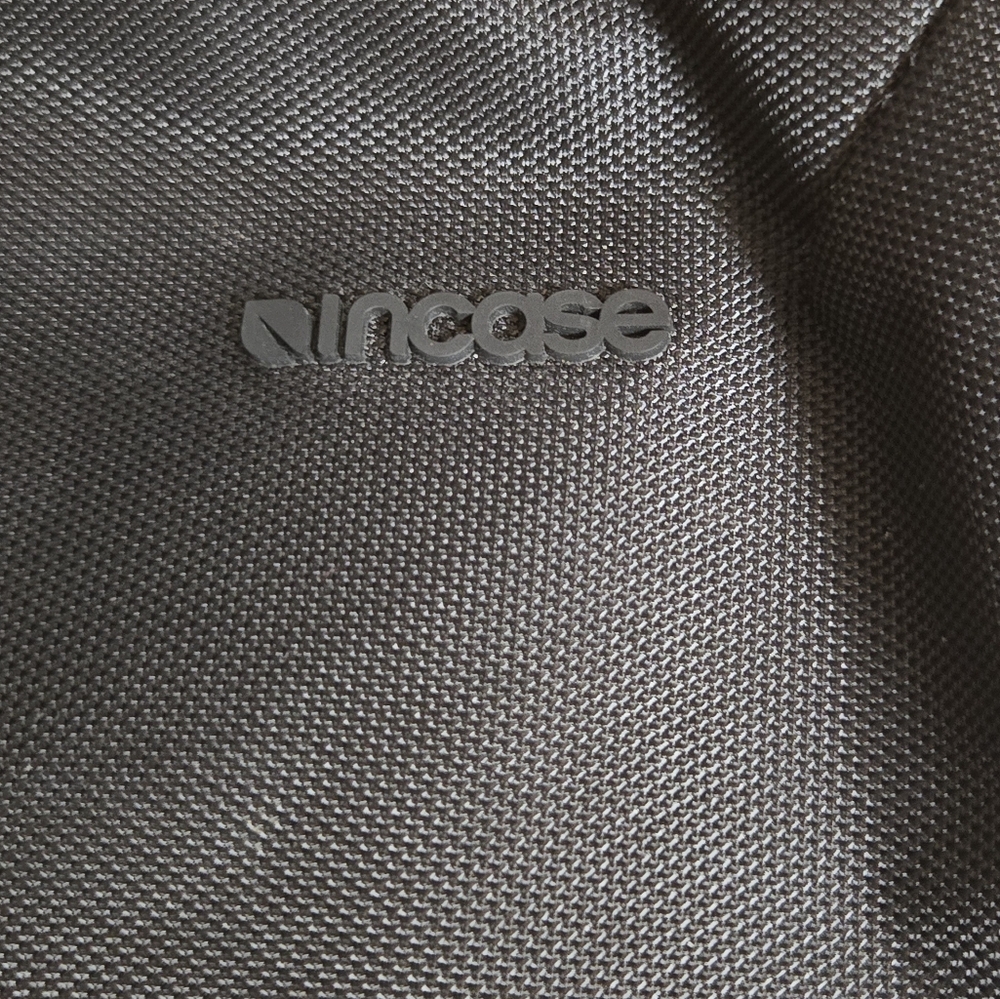 Incase Two-Way Convertible Brief - Picture 3 of 10